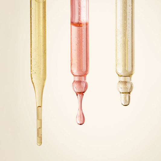 ESSENCE VS AMPOULE VS SÉRUM : QUELLE EST LA DIFFÉRENCE ?